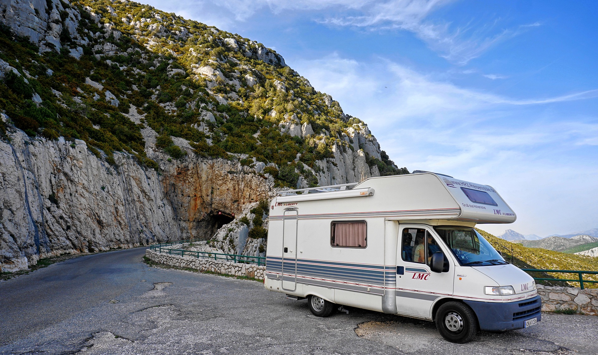 Vanlife Movement: Discovering Freedom on the Open Road