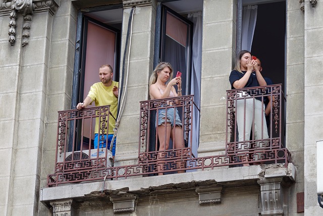 Cleaning  in Naples – Local Conditions, Traditional Buildings and Sun-Exposed Surfaces