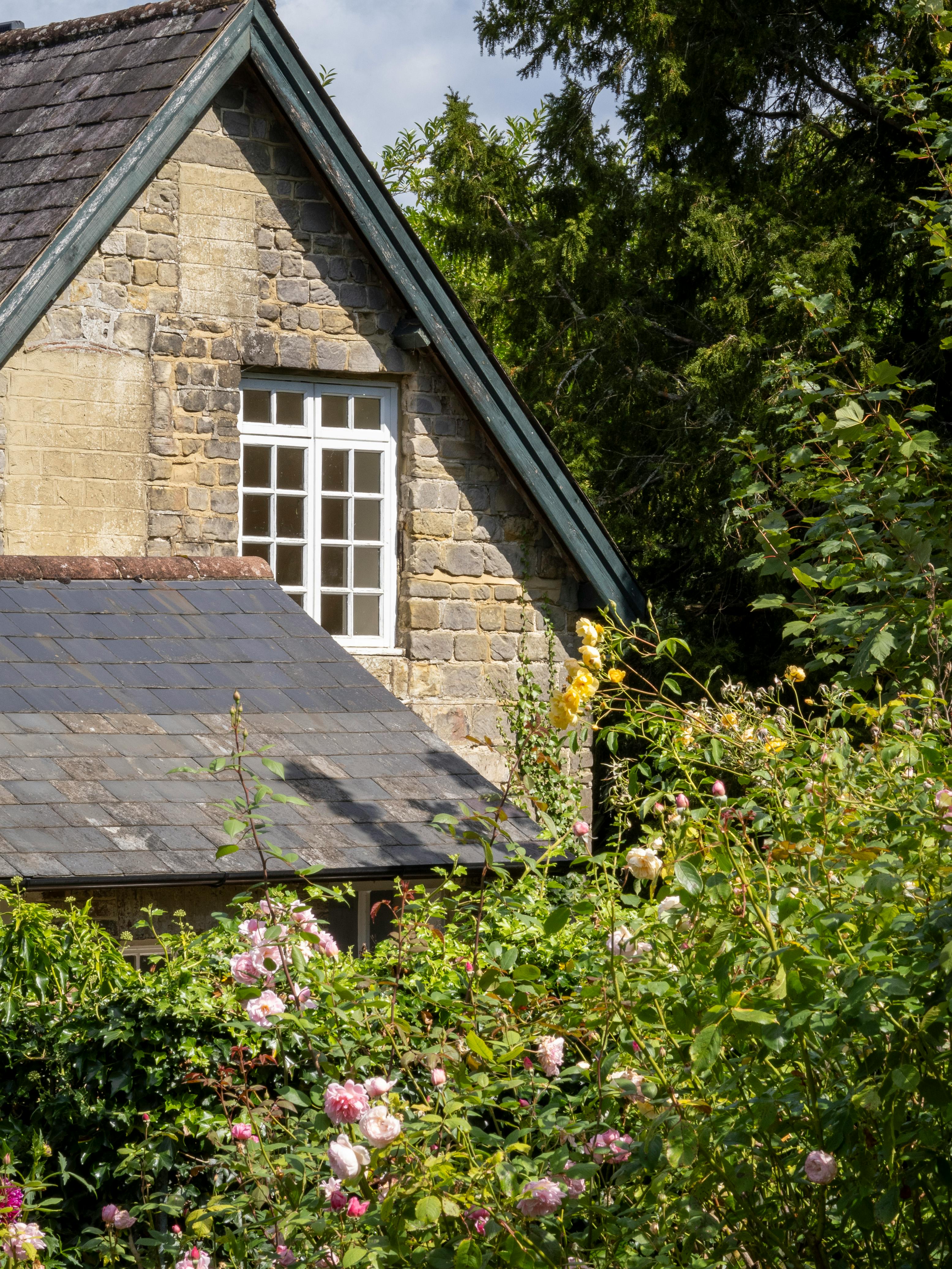 "Reviving The Classic Charm: Embracing English Country Style in Modern Homes"