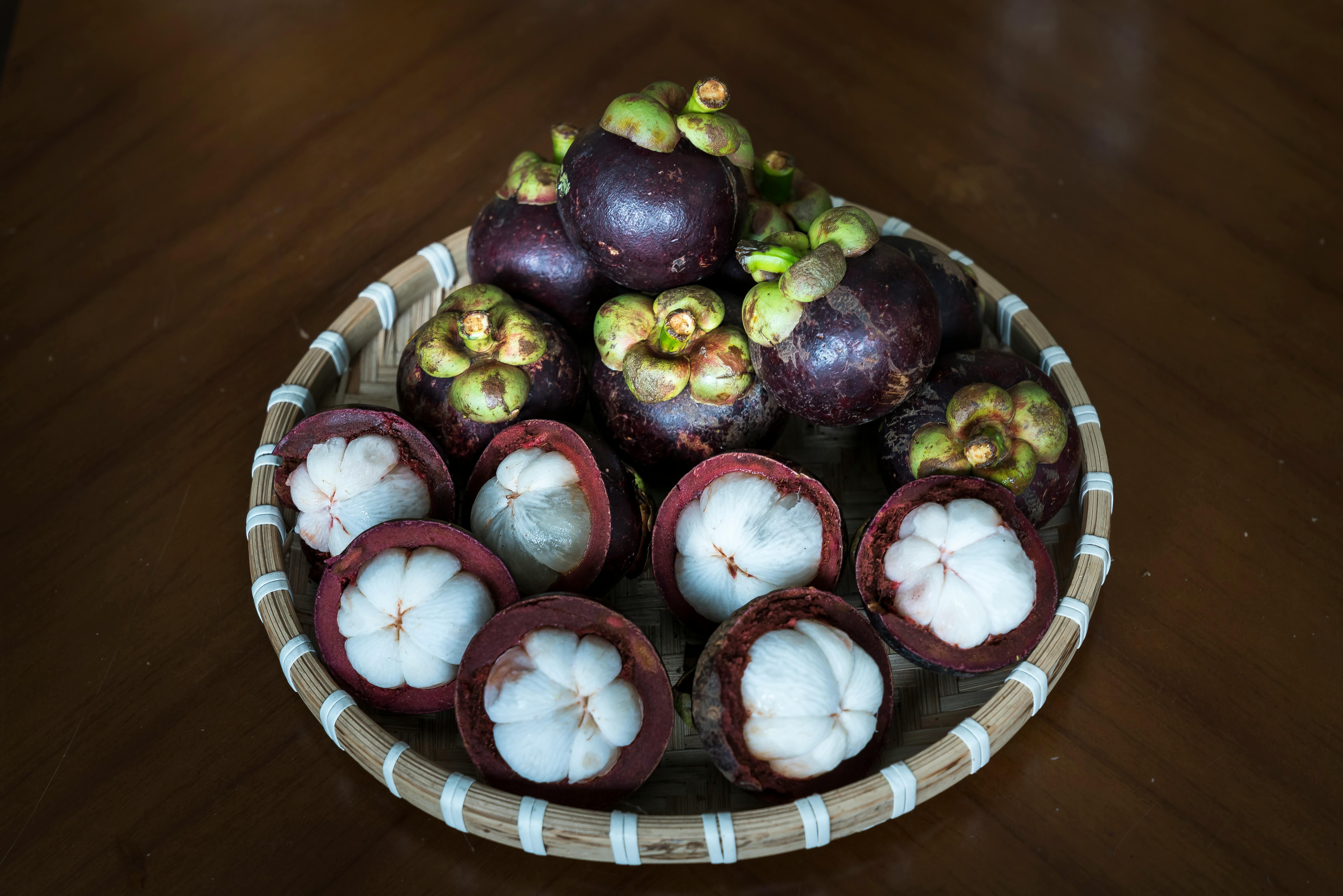 Discovering the Art of Thai Fruit Carving: An Aesthetically Pleasing Culinary Trend