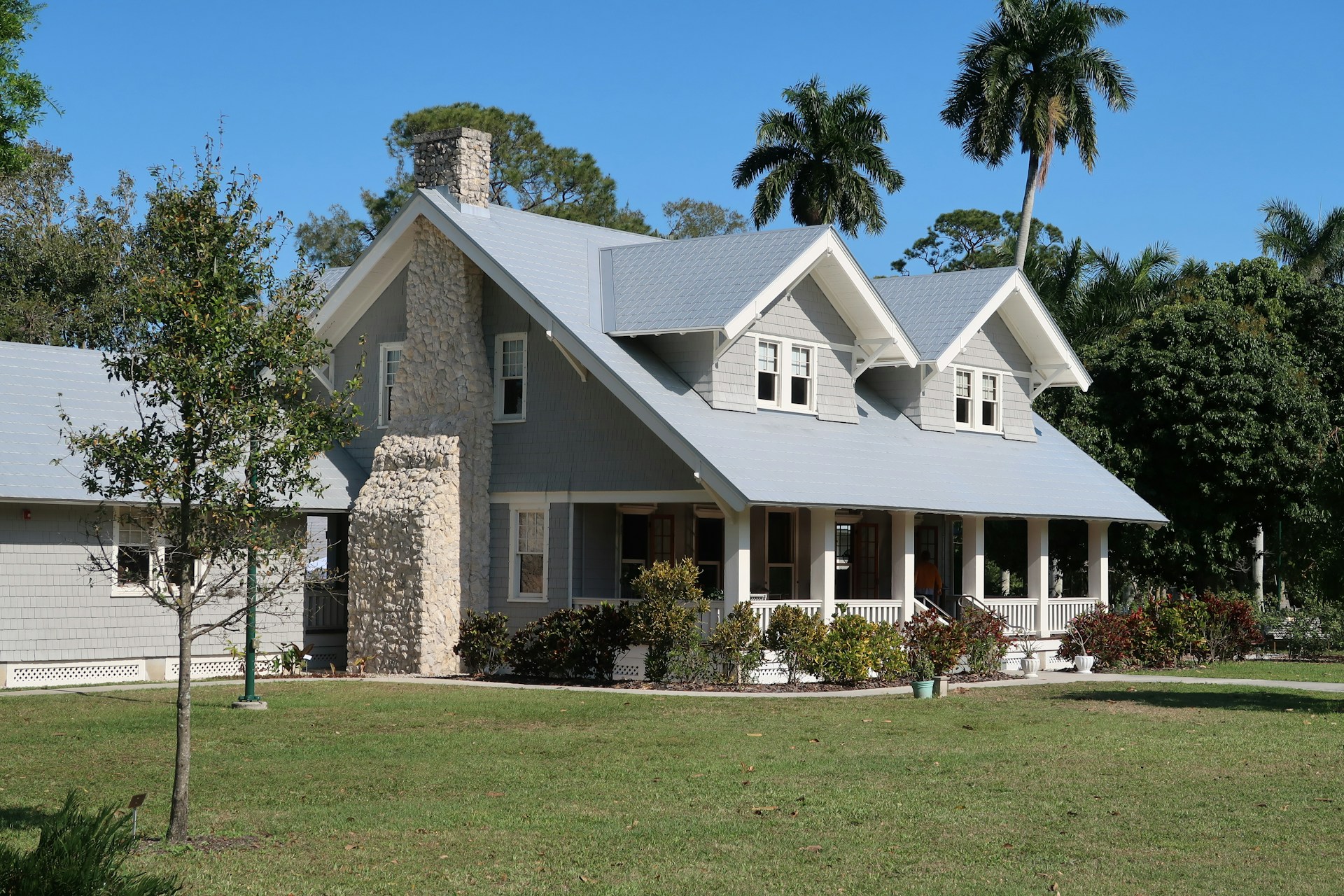 Understanding the Dynamics of the Real Estate Auction Market