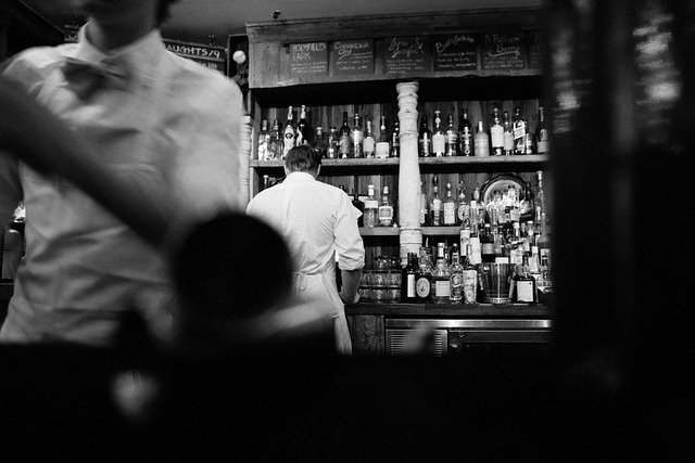 Kausijuomamatkailun nousu: Uusi trendi maailman cocktail-pääkaupungeissa