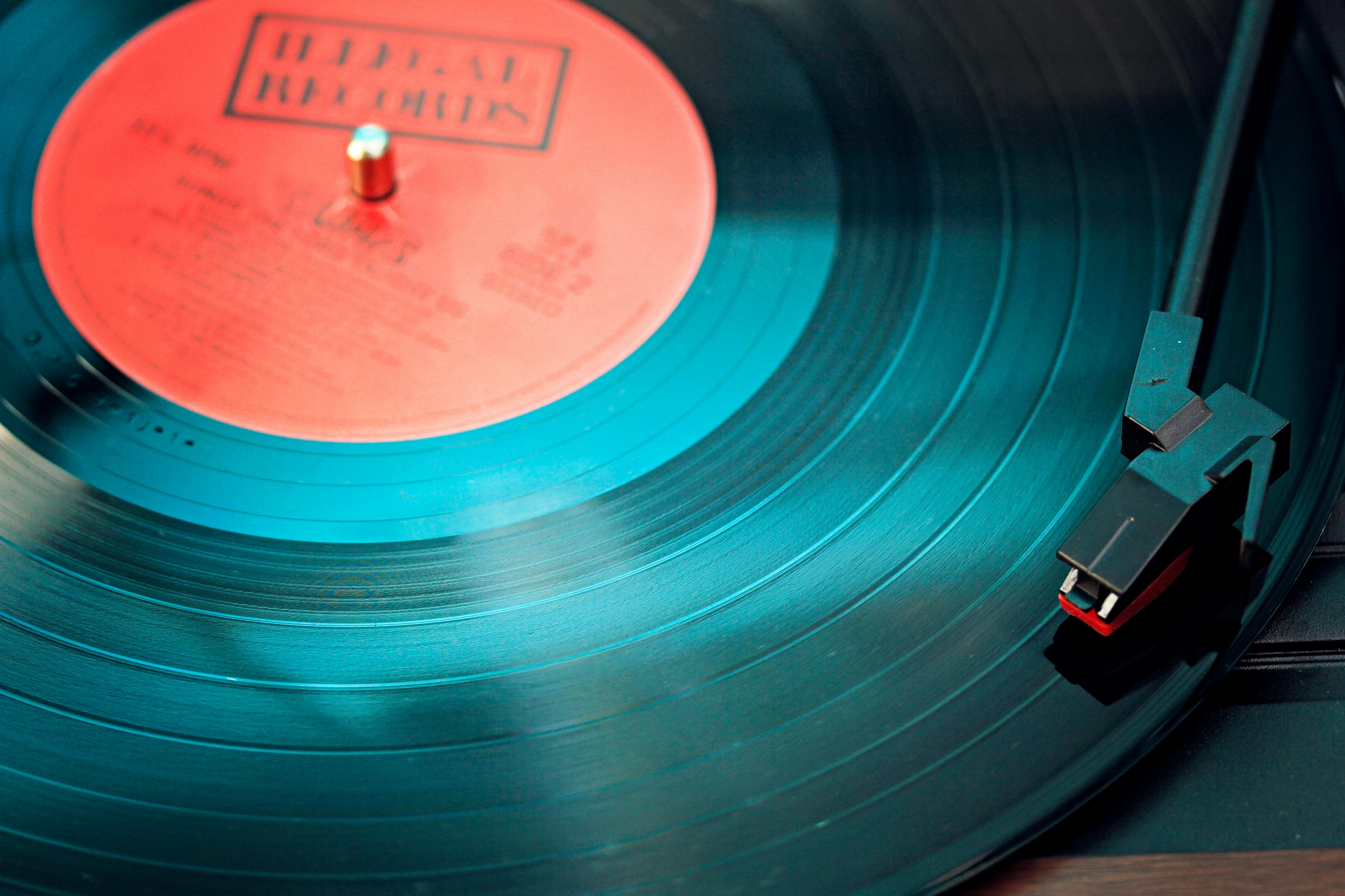 Retro Reinvented: The Resurgence of Vinyl Records in the Digital Age