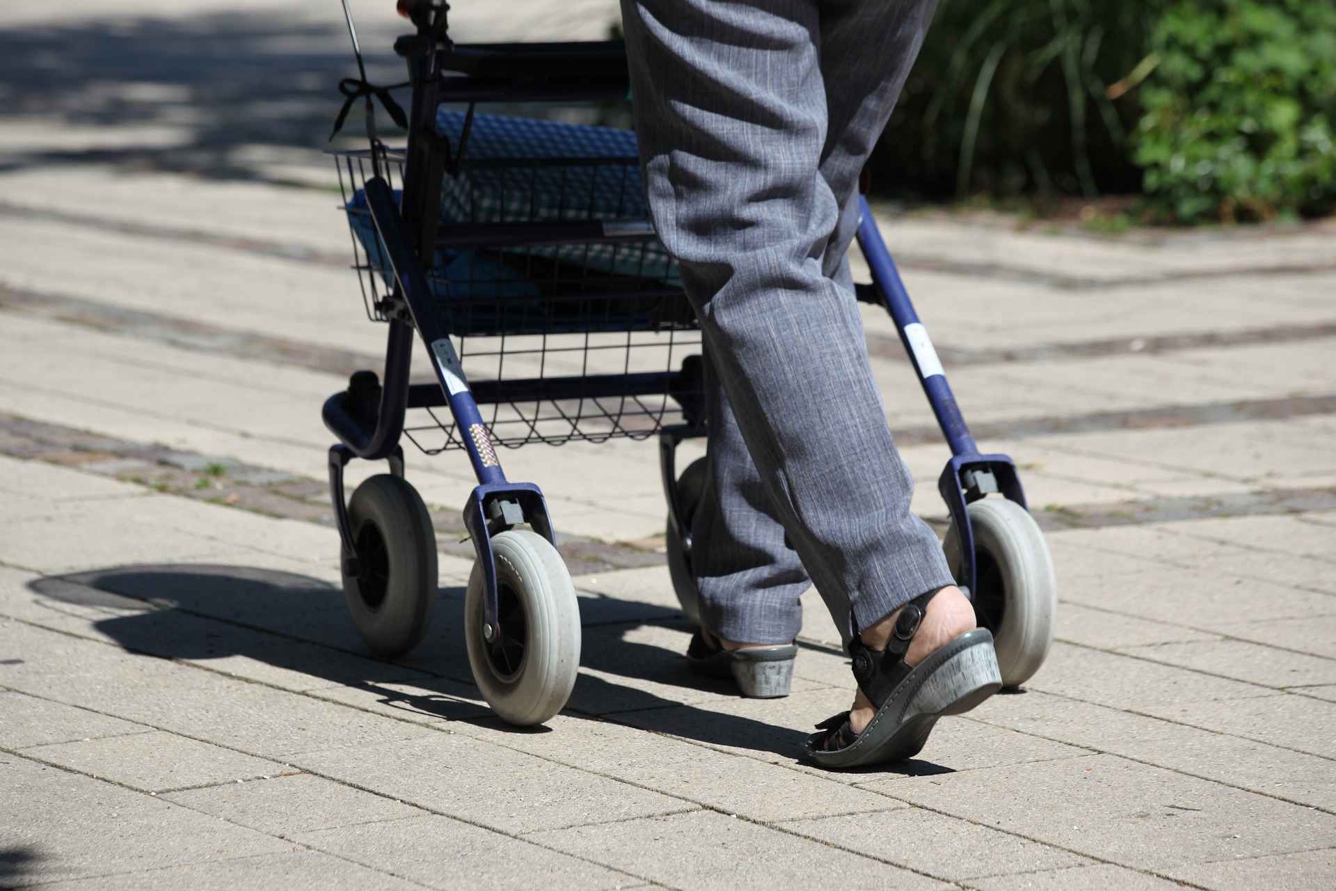 Staigāšanas palīglīdzekļi senioriem: Ceļvedis drošībai un komfortam