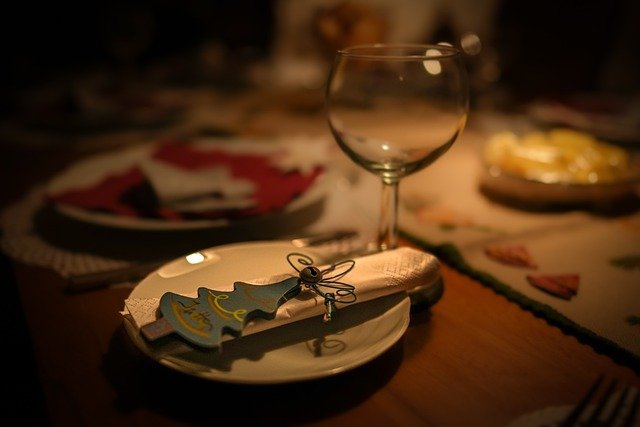 Title: Silent Dining: The Rise of Noiseless Restaurants