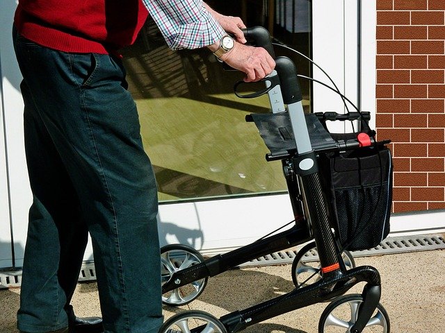 Why More Seniors Are Choosing Modern Mobility Devices Over Traditional Walkers