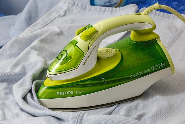 How Steam Irons Work and How They Make Clothes Look Neat