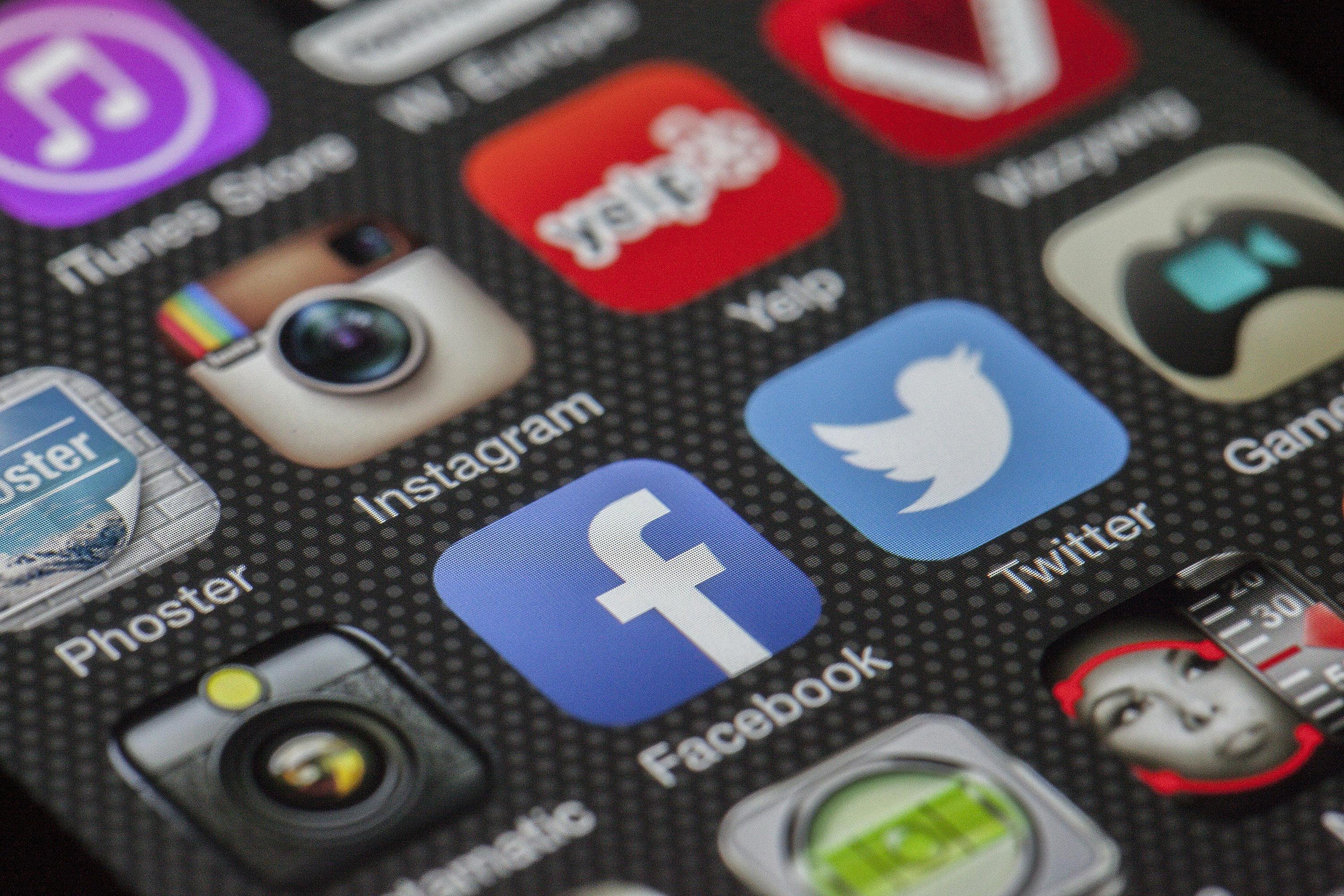 Within the Webs of Social Media: The Formation of Virtual Communities