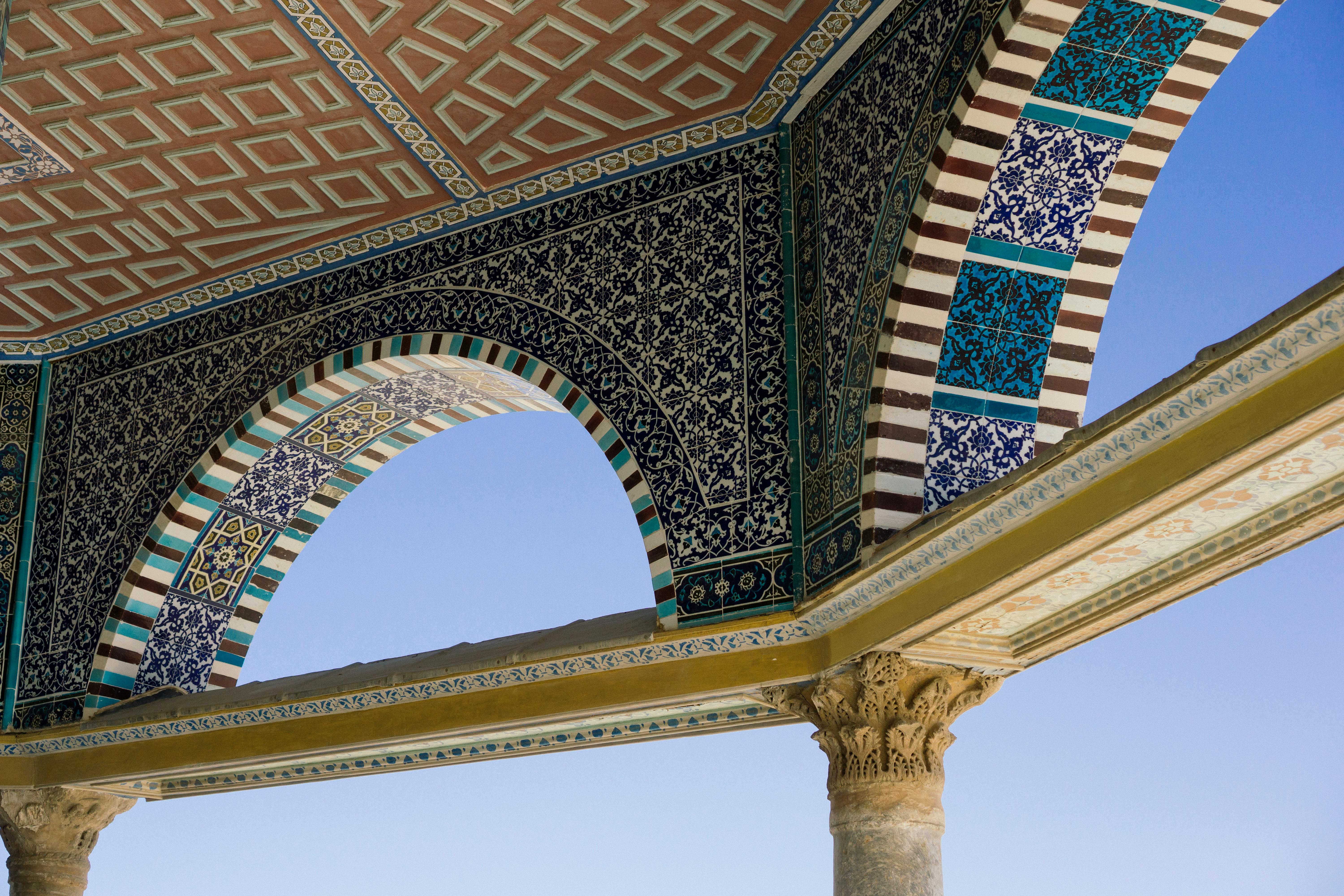 The Awakening of Arabian Nights: Middle Eastern Influences in Modern Home Design