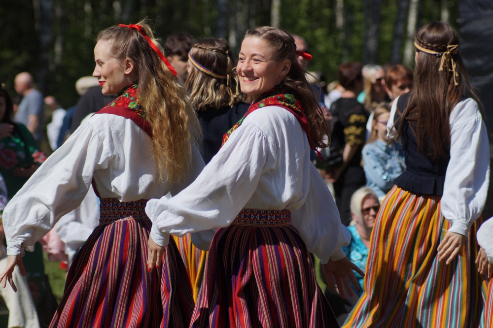 Reinventing the Classics: Modern Takes on Traditional Folk Dance