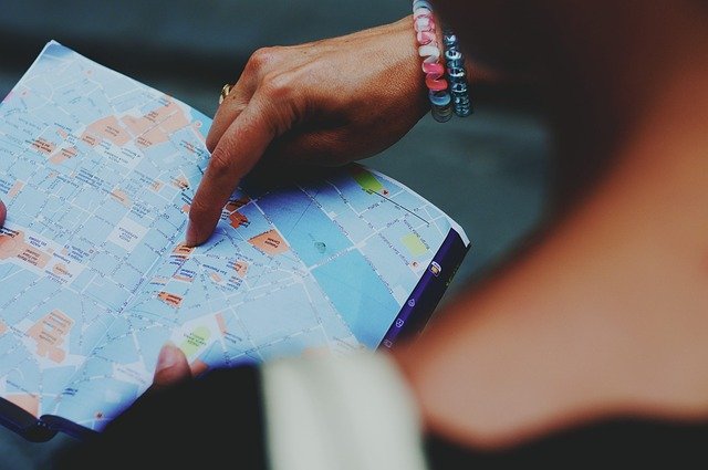 Kūrybinis kelionių žemėlapių pasakojimas: navigacija su meninėmis akimis
