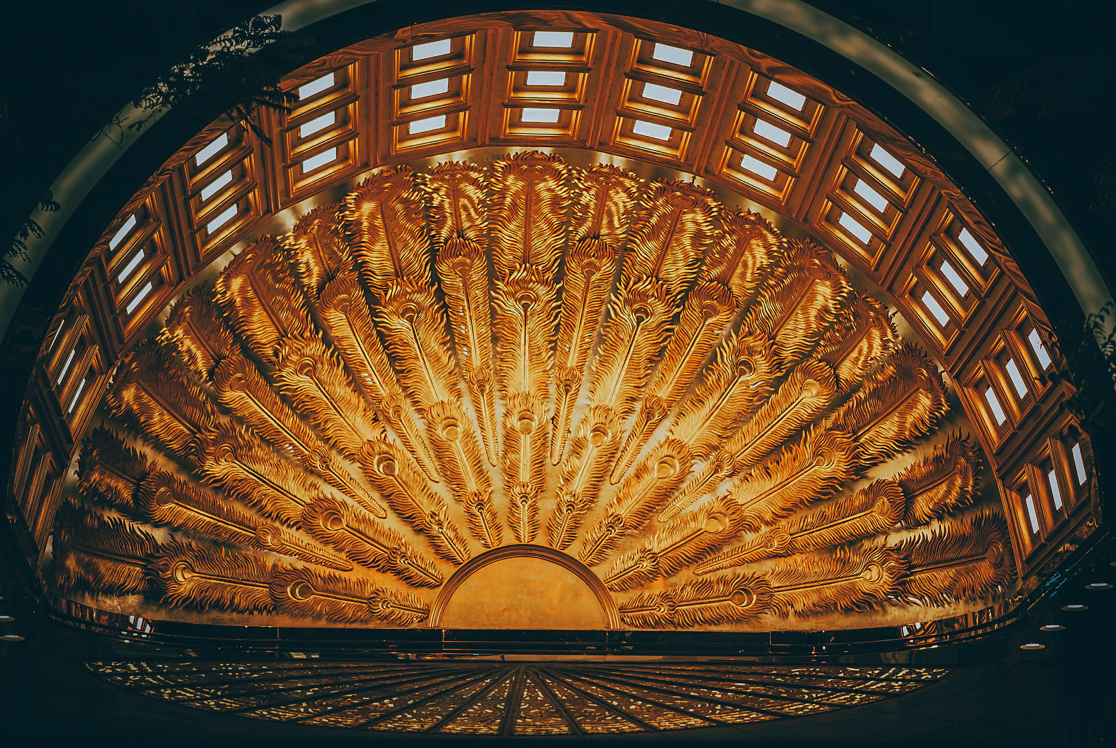 "The Resurgence of Art Deco in Modern Fashion"