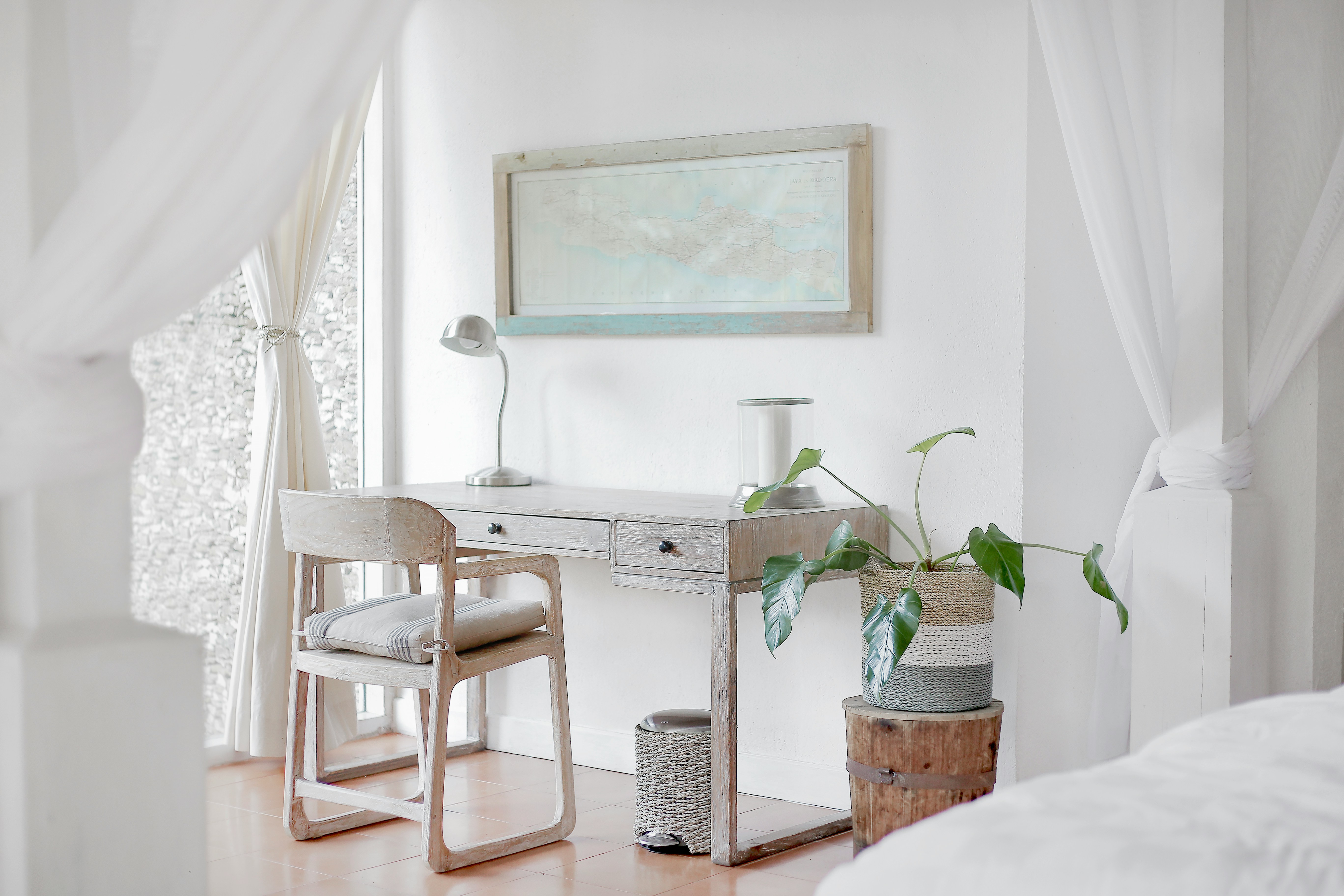 A Dive into Coastal Chic: Breezy Home Interiors Meet The Sea