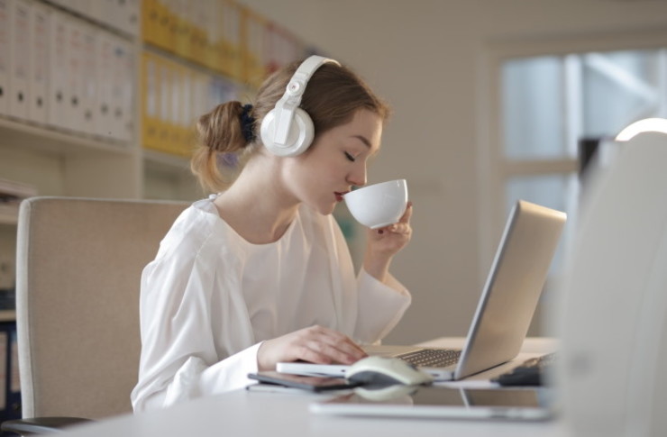 Top 5 audiobooks mit denen Du den Arbeitstag überstehst