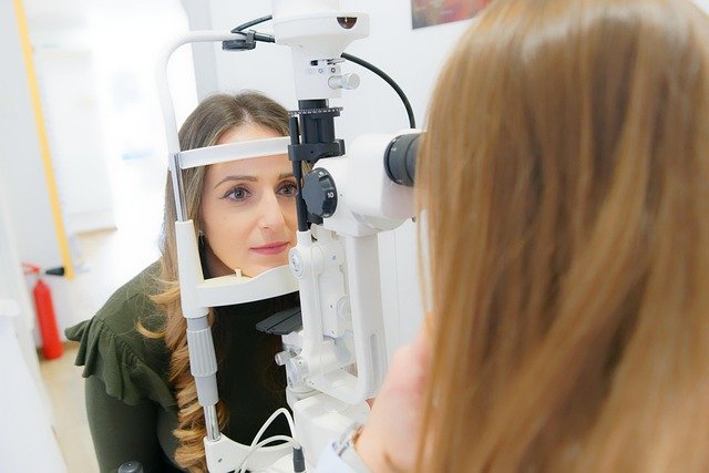 Augenkliniken für Senioren: Hilfe bei Katarakt