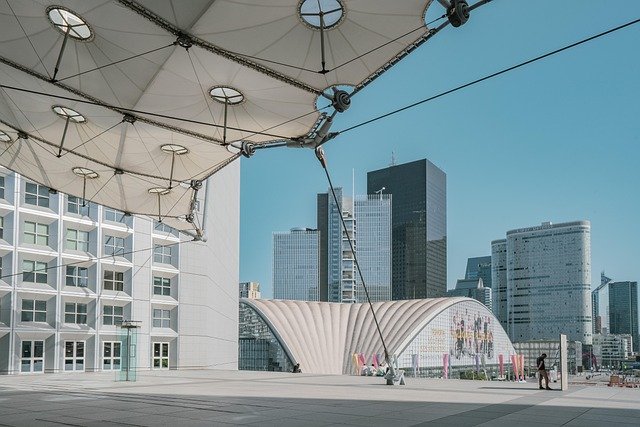 The Enigma of Ephemeral Architecture