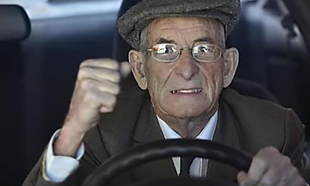 Vyresnių žmonių automobilių draudimas: ką reikia žinoti