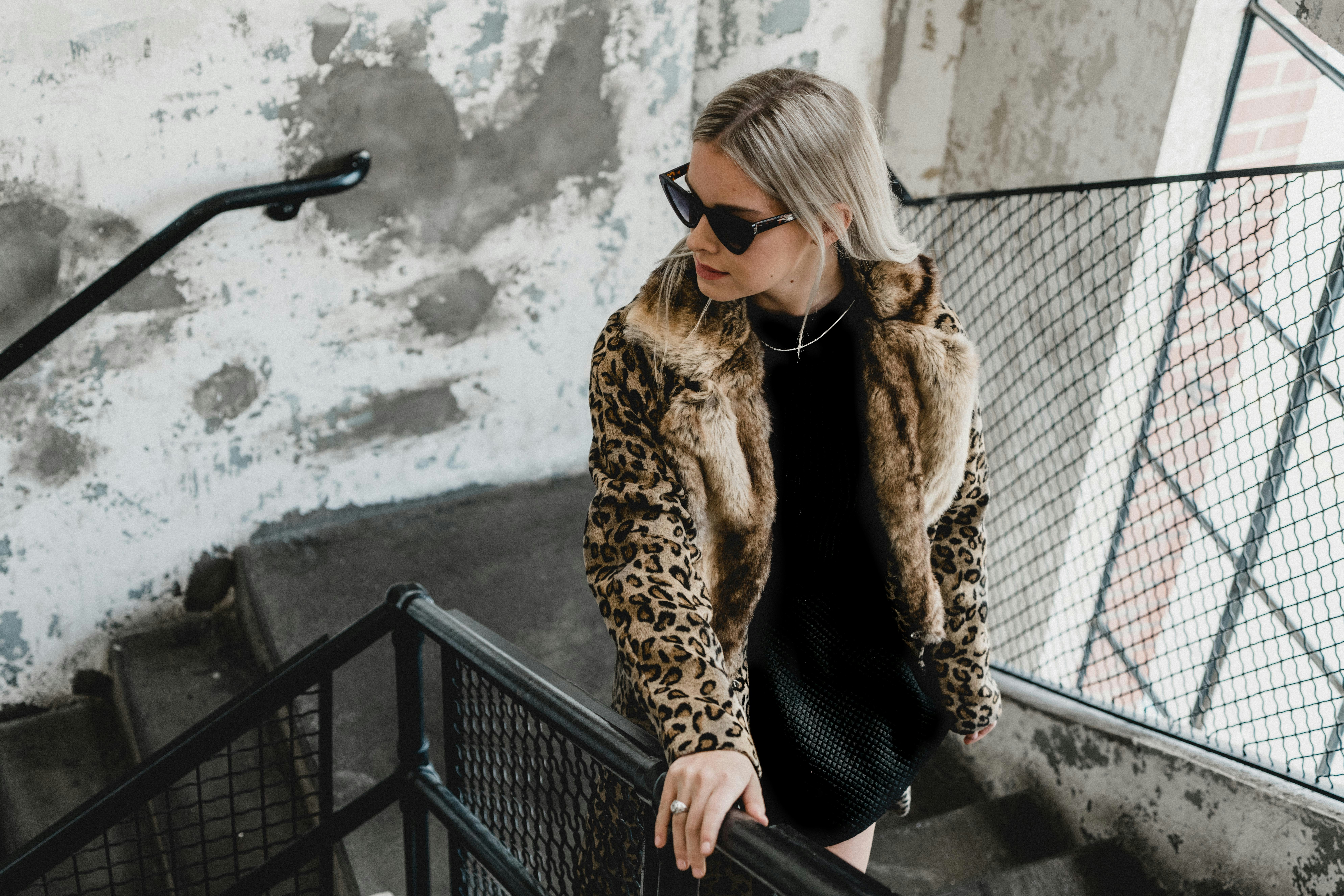 Resurgence of 90s Fashion: Vintage Threads Meet Modern Trends