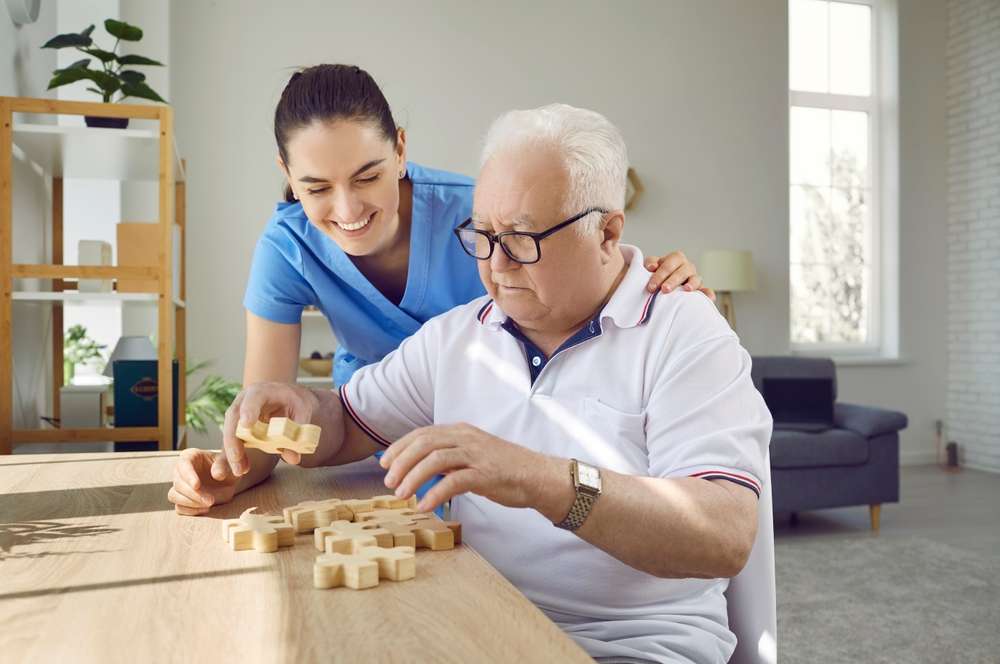 Assisted Living: מדריך לבחירה ושירותים לקשישים