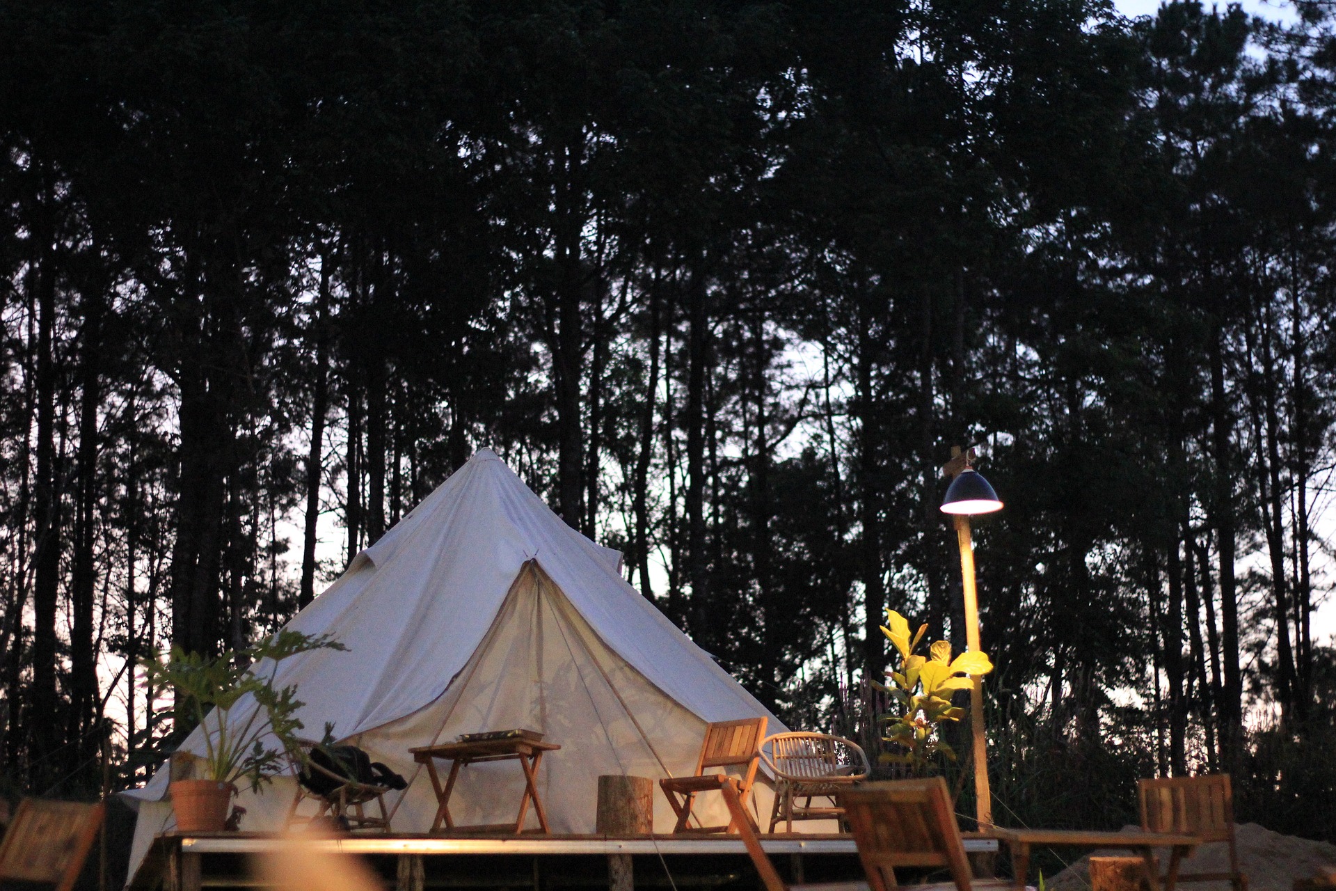 Exploring the Renaissance of Glamping: The Luxury Twist on Camping