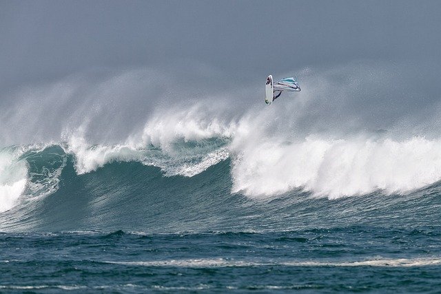 Windsurfen: De kunst van het surfen op lucht en water