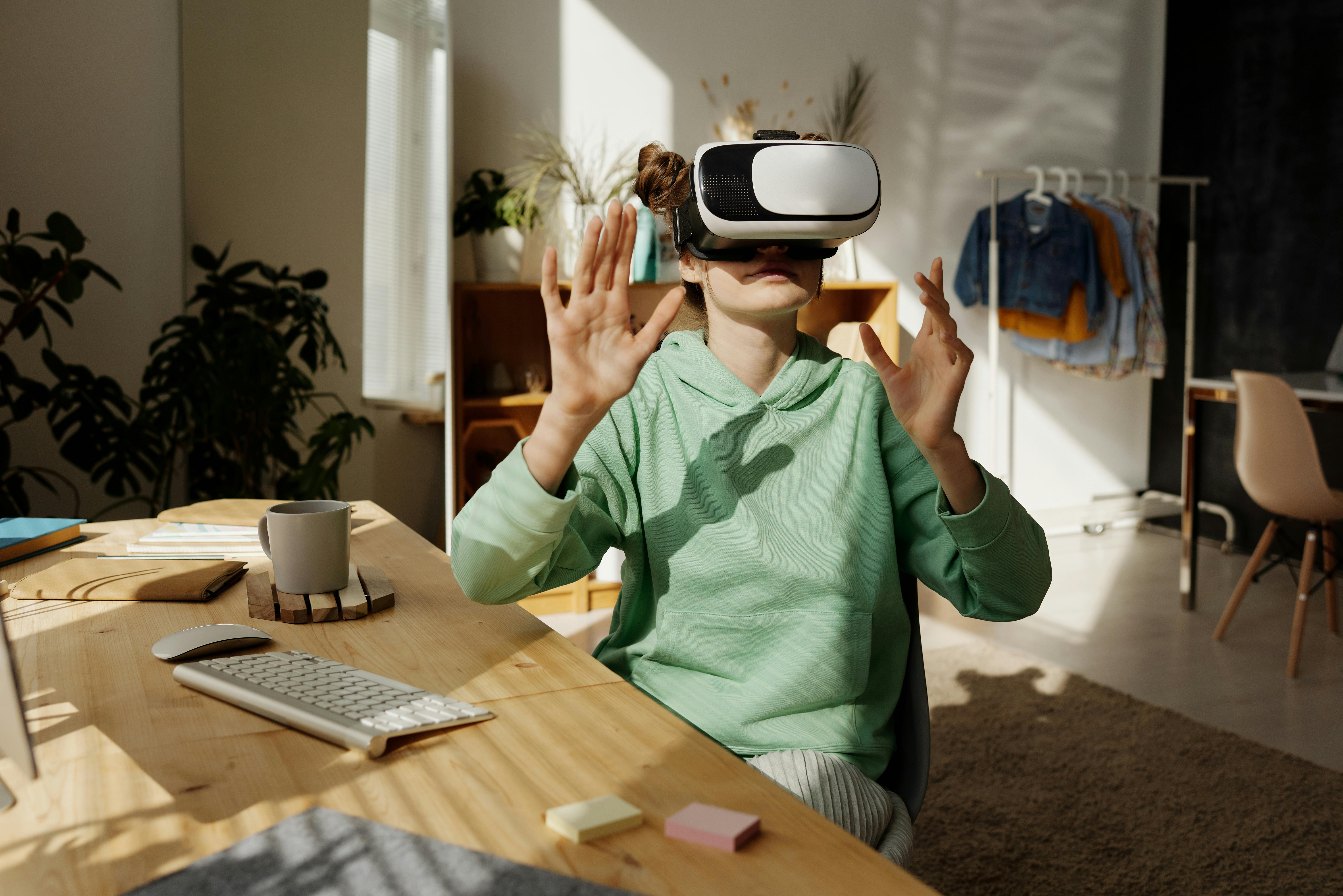 Convergence of Technology and Art: The New Dawn of Virtual Reality in Performances