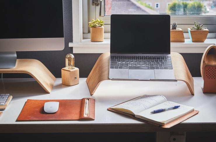 Device placement tips to reduce neck and eye strain