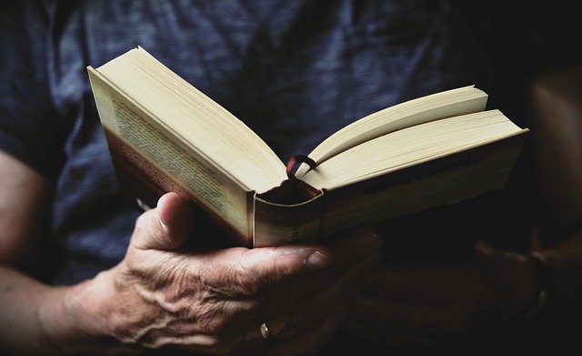Découvrez Notre Sélection de Livres Anciens et Romans Rares