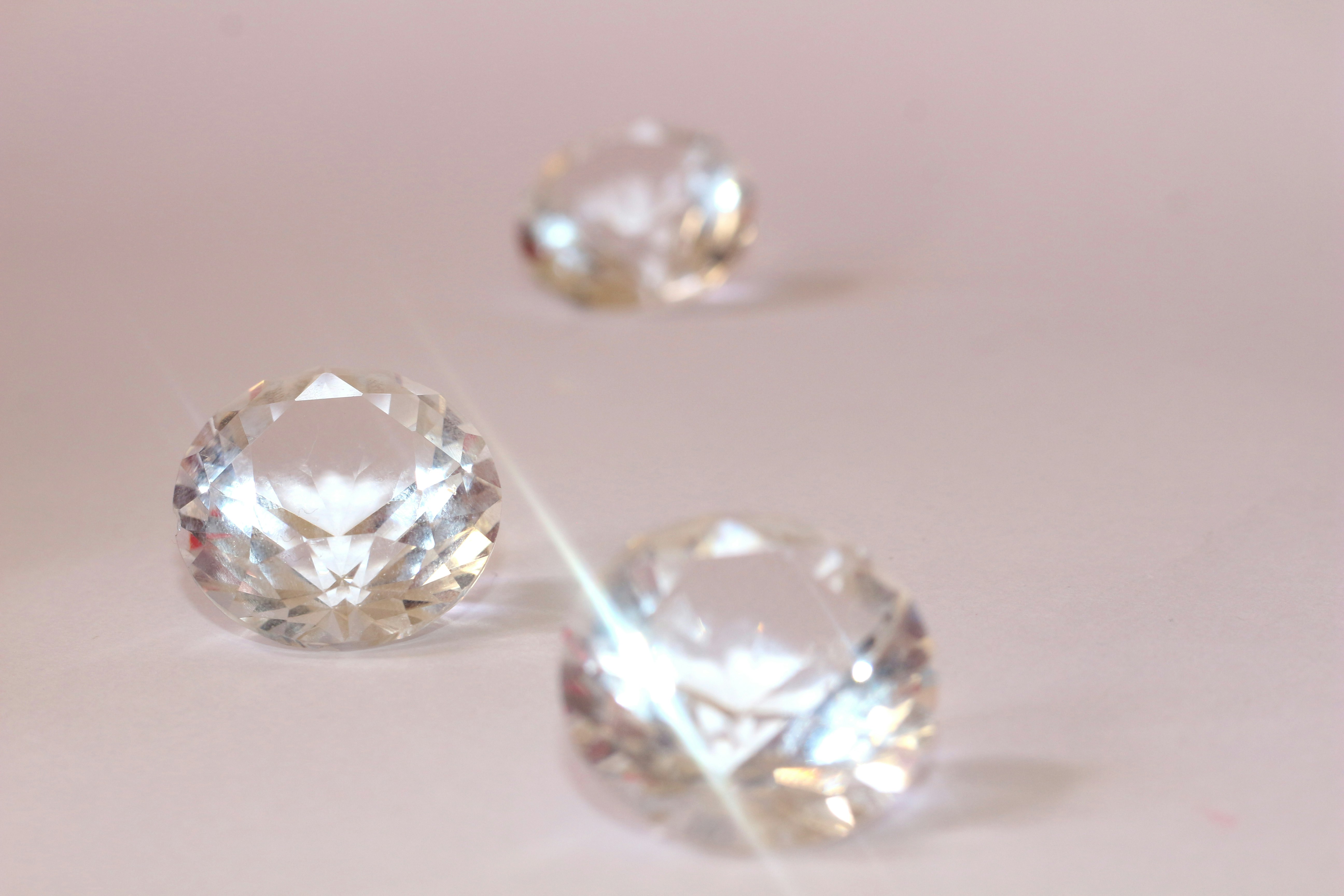 Laboratorně pěstované diamanty: Co potřebujete vědět
