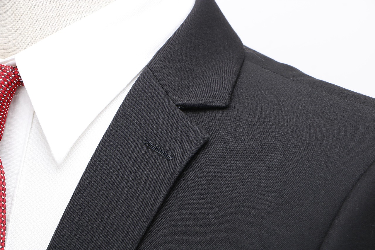 Reimagining the Power Suit in the Modern Fashion Landscape