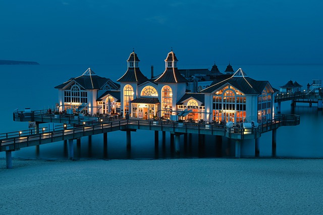 Beach Houses: Buying, Owning, and Investing in Waterfront Homes