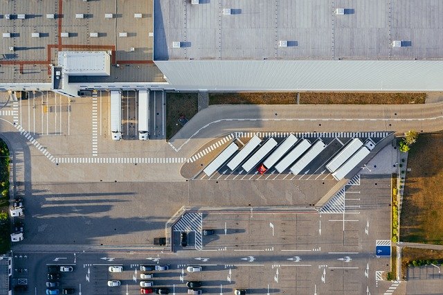 Exploring AI trucks and artificial intelligence in trucking industry