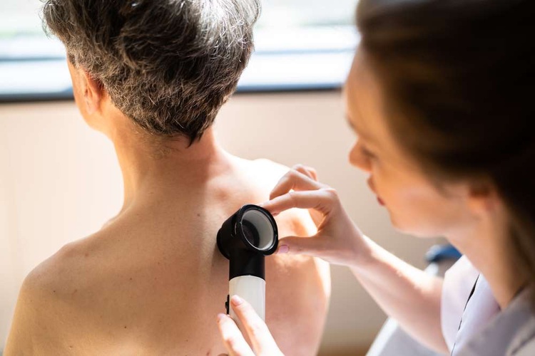 Erektile Dysfunktion: Behandlungsmöglichkeiten für ältere Männer