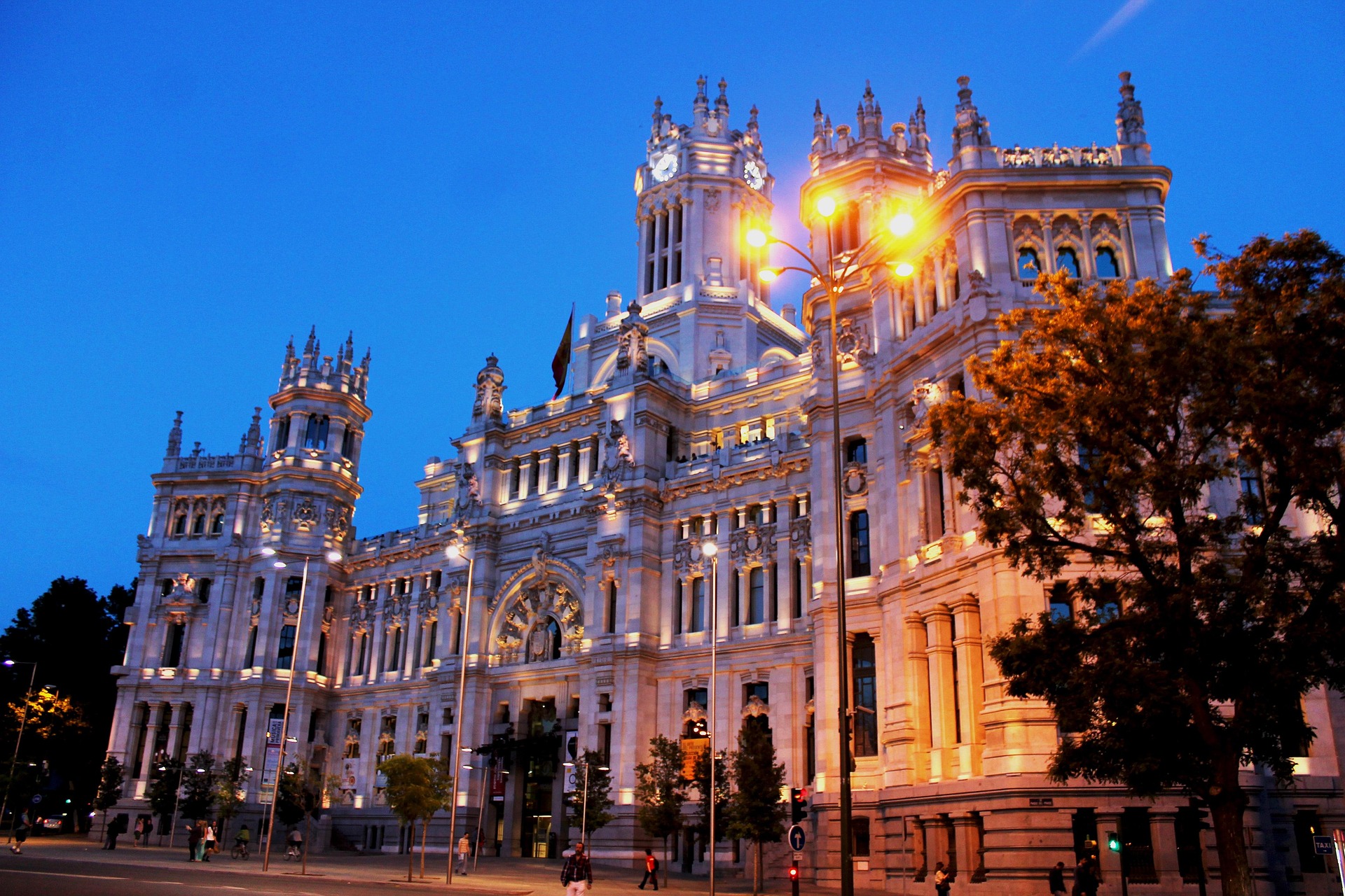 El Resplandor de la Movida Madrileña: Impacto y Relevancia Actual