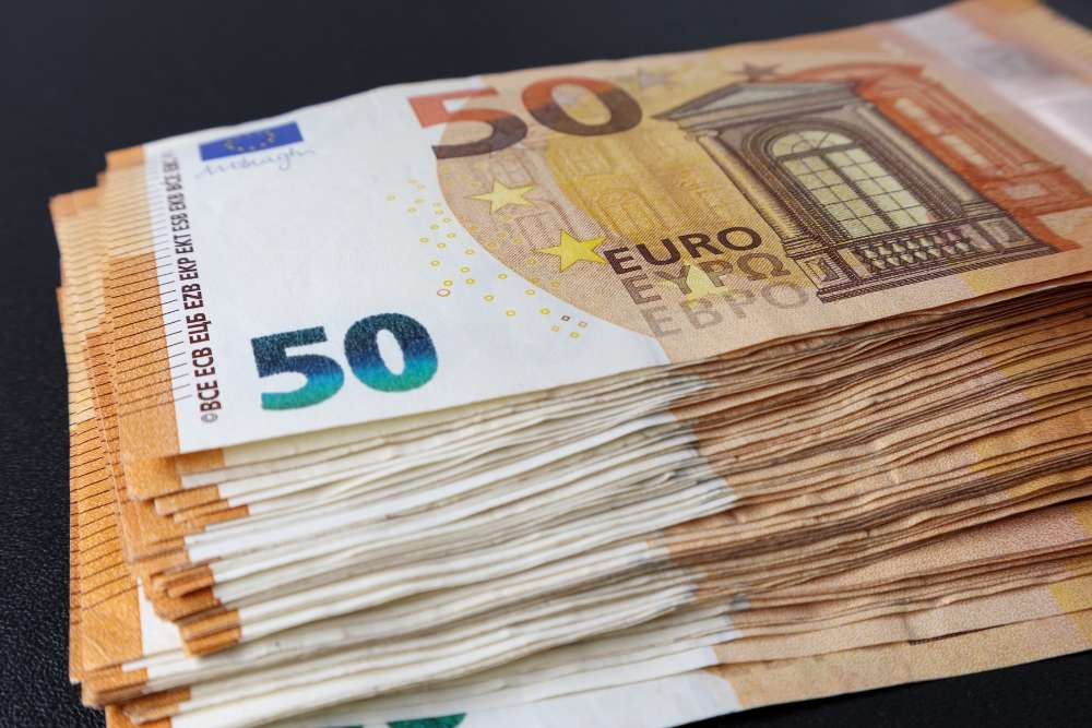 Understanding the Influence of Interest Rates on Your Investments