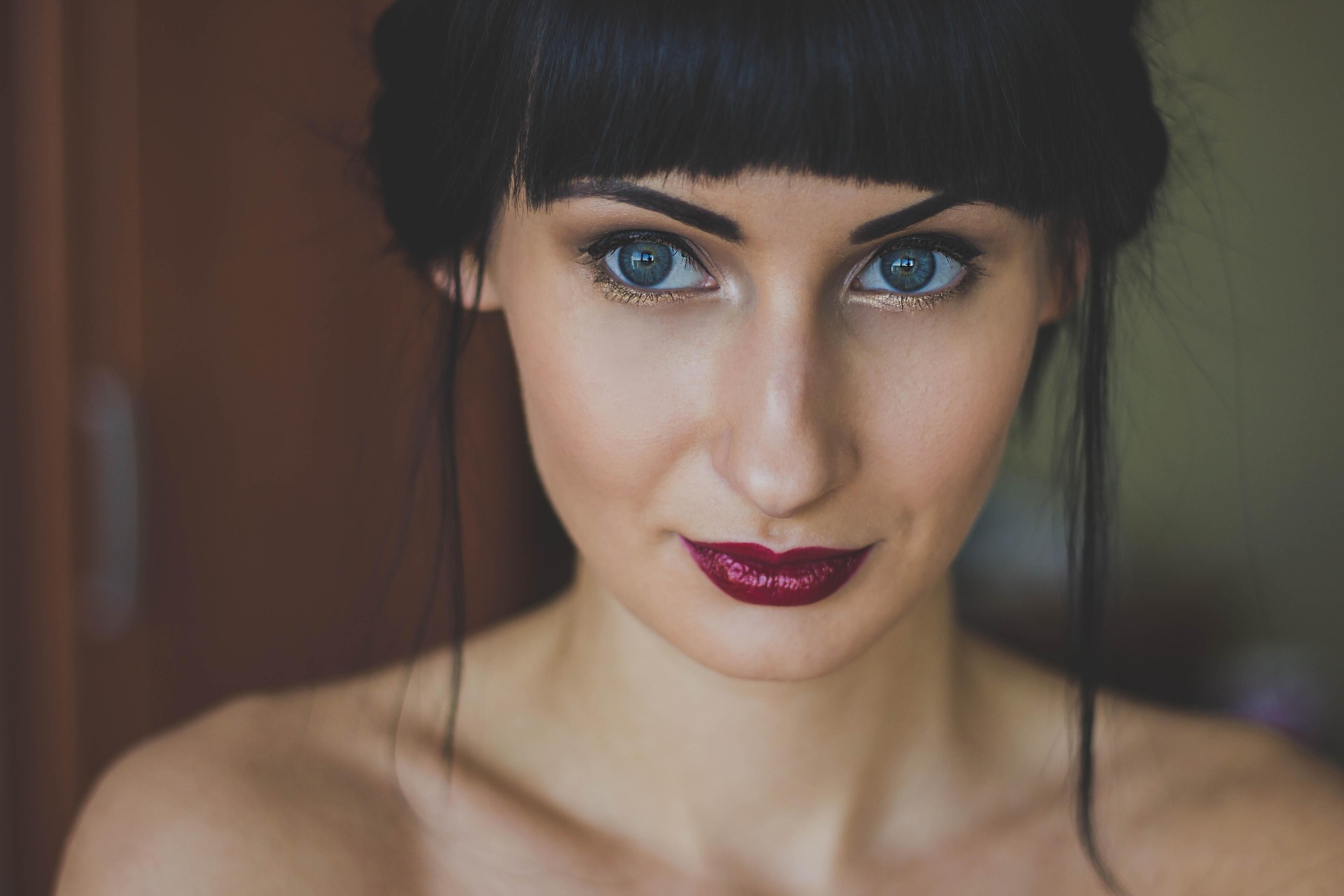 The Allure of Colored Contact Lenses in Modern Beauty