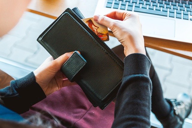Cómo Pagar la Comisaría de un Interno en Línea