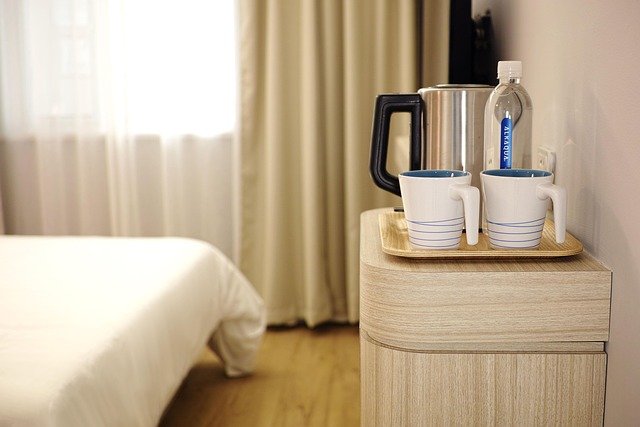 A Practical Guide to Starting and Succeeding in Hotel Housekeeping Roles