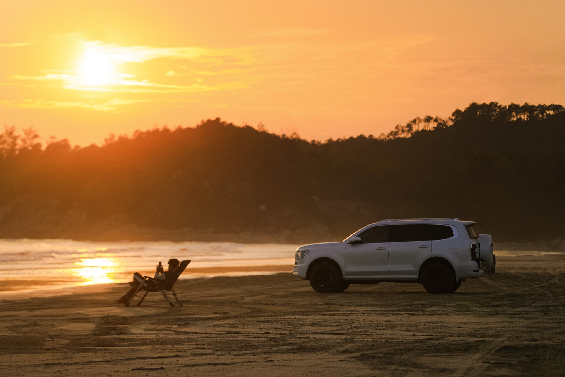 2025 Volvo XC60: Scandinavian Style Meets Plug-In Efficiency