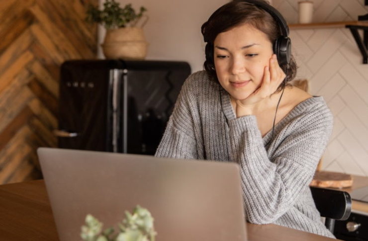 Top 5 Podcasts, die Dich durch den Arbeitstag bringen 