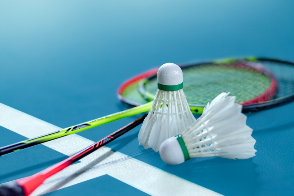 Sztuka precyzyjnego serwisu w badmintonie
