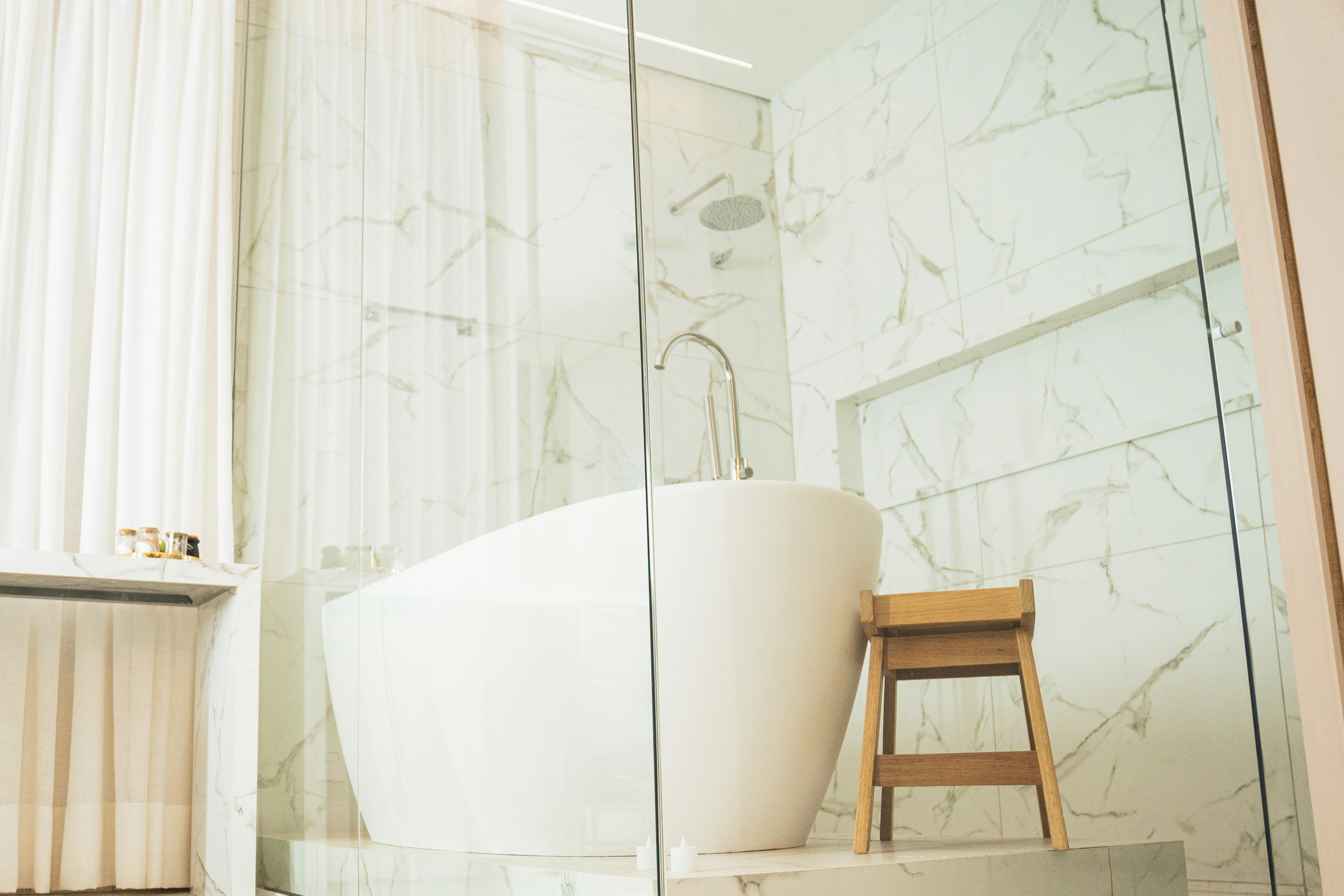 2025 Guide to Walk-in Showers for Seniors: Costs and Options Explained