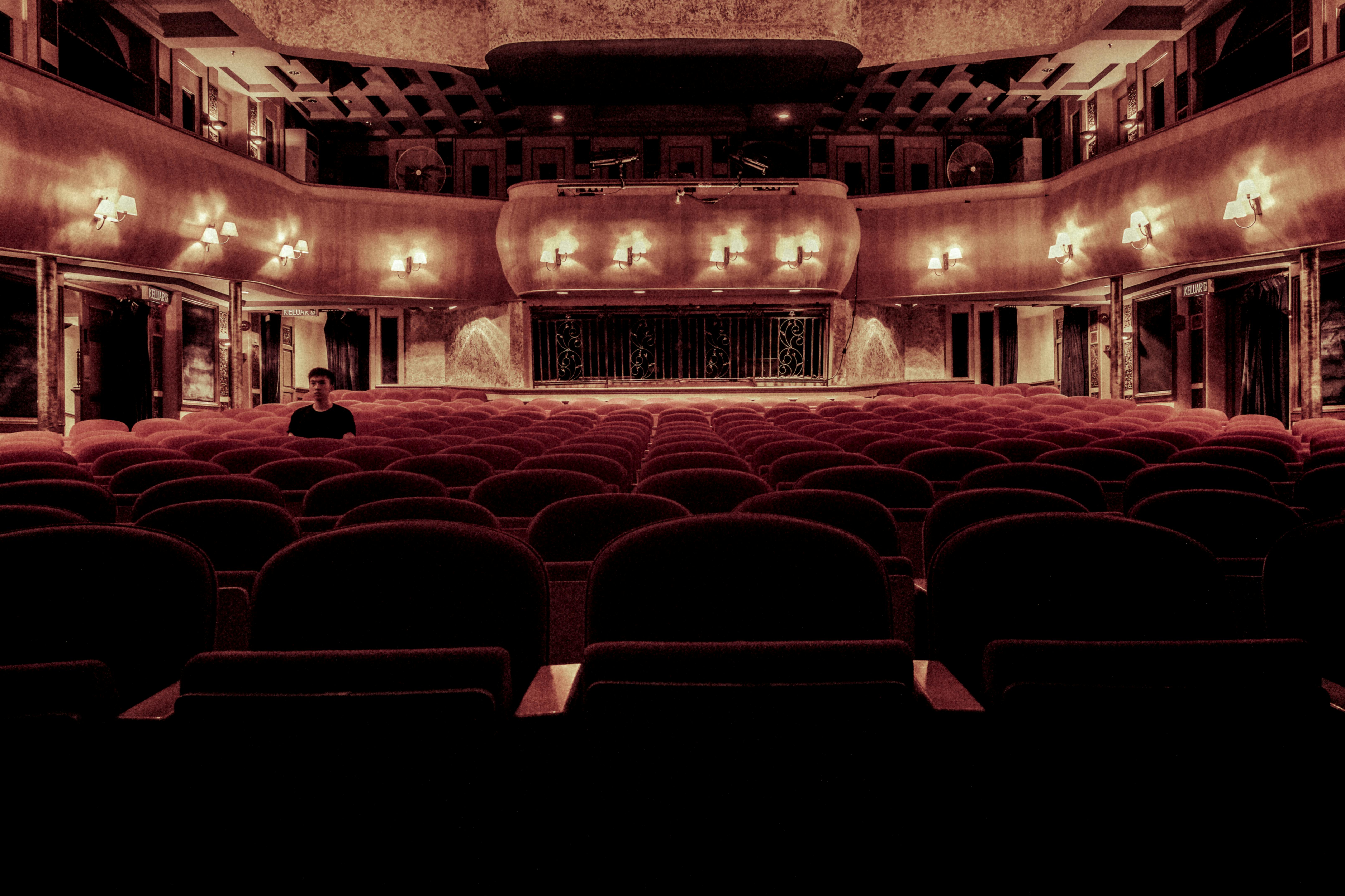 Spotlight on Environmental Theatre: A Dramatic Shift in Performance Spaces