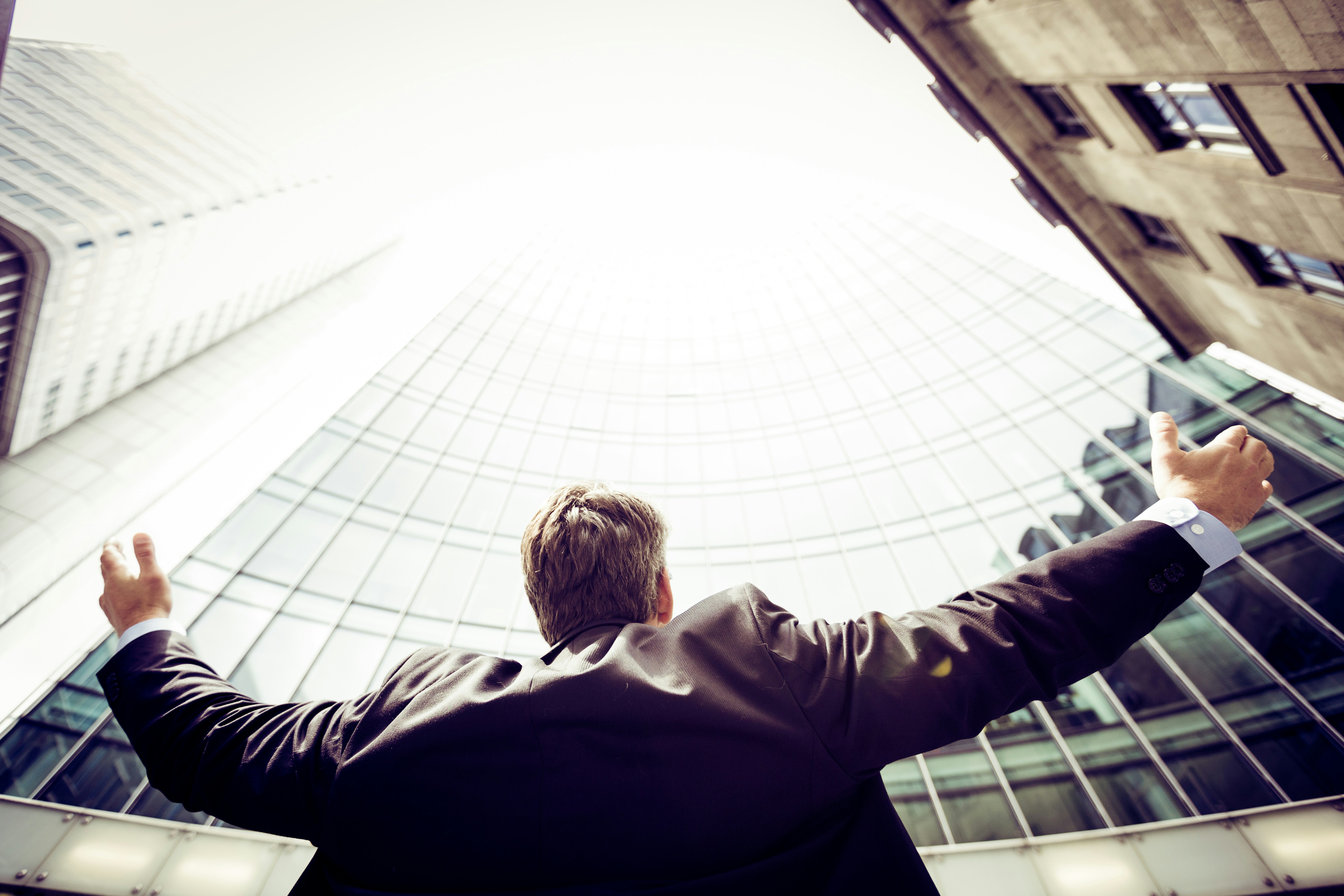 Exploring the Benefits and Risks of Real Estate Crowdfunding 