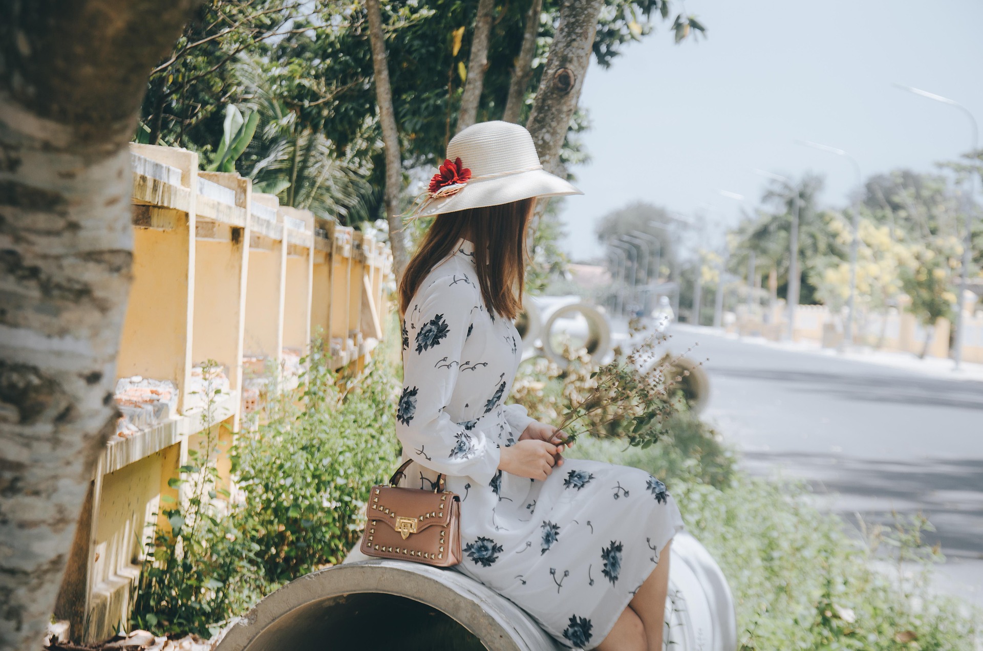 Breezing Through the Fashion Scene: An In-Depth Look at Contemporary Linen Wear 