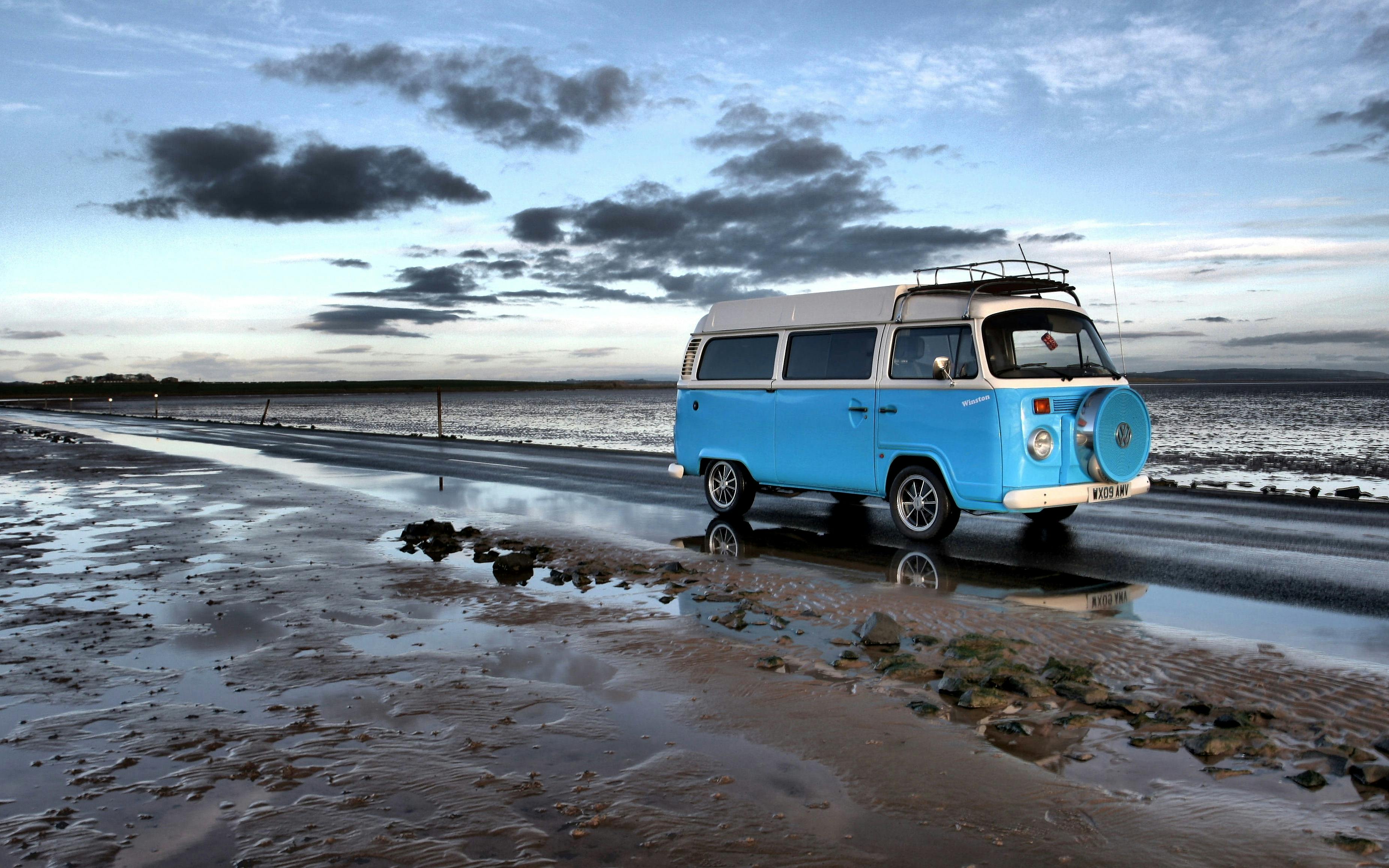 Unraveling the Magic of Travel by Campervan: A Revival of Roadside Rendezvous