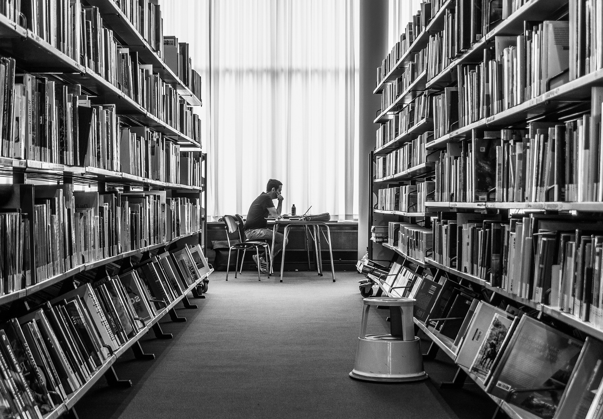 The Paradox of Hyperconnectivity in Isolation Era