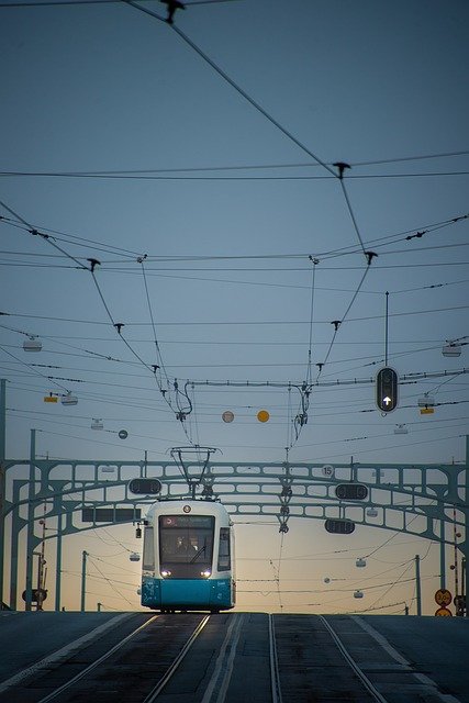Reducing Commute Delays Through Predictive Route Adjustments