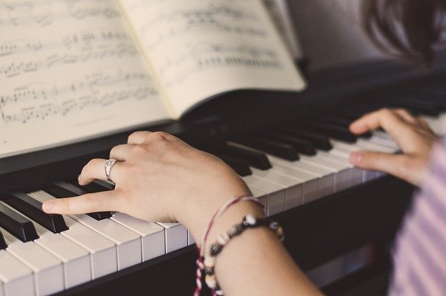 Guitar Learning Opportunities for Seniors in the United States in 2025