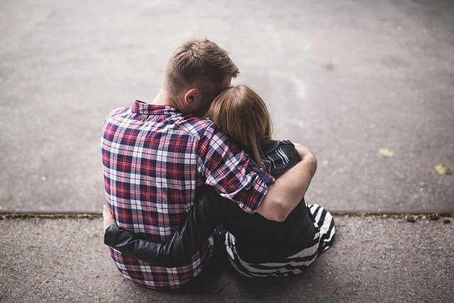 Silent Bonds: The Resurgence of Parallel Play in Adult Friendships